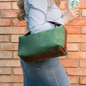Sac à main pour femme en cuir vert, sac à main gravé personnalisé, cadeau pour femme, petit sac esthétique, sac pochette marron, cadeau pour soeur