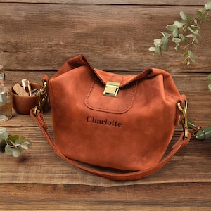 Leather makeup bag, womens gift, cosmetic dopp kit, leather toiletry bag, wedding gift, skincare storage, womens beauty bag gift