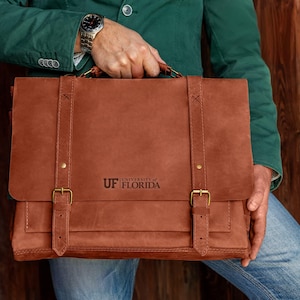 Sac logo personnalisé, porte-documents en cuir, sac pour ordinateur portable en cuir pour homme, idée cadeau de remise des diplômes, sac pour homme fait main, sac de travail personnalisé pour lui