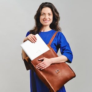 Sac à dos pour ordinateur portable en cuir, cadeau pour elle, sac à dos pour femme, cadeau sac à dos pour femme personnalisé, sac à dos de voyage en cuir, sac à bandoulière en cuir