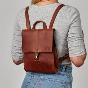 Cadeau personnalisé pour femme, sac à dos en cuir personnalisé pour femme, sac à dos pour ordinateur portable, sac à dos de voyage. Sacoche en cuir anniversaire cadeau d'anniversaire