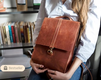 womans laptop backpack