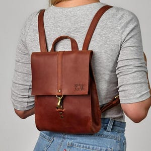 Sac à dos en cuir pour ordinateur portable, sac à dos pour femme, cadeau pour elle, cadeau personnalisé sac à dos pour femme, sac à dos de voyage en cuir, sac à bandoulière en cuir