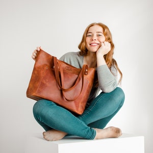 Cadeau pour femme, sac fourre-tout en cuir pour ordinateur portable, sac fourre-tout pour ordinateur portable macbook, porte-documents en cuir, sac fourre-tout de tous les jours, cadeau personnalisé pour femme