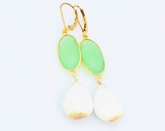 Boucles d'oreilles opale blanche, boucles d'oreilles opale blanche et calcédoine verte 14 carats, grandes boucles d'oreilles pendantes, bijoux en pierres précieuses, cadeau pour elle