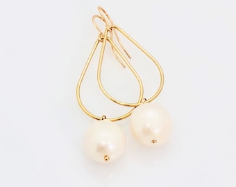 Boucles d’oreilles en perles, boucles d’oreilles en perles baroques blanches 14KT remplies d’or, boucles d’oreilles Pearl Statement, bijoux uniques en leur genre, cadeau pour les femmes