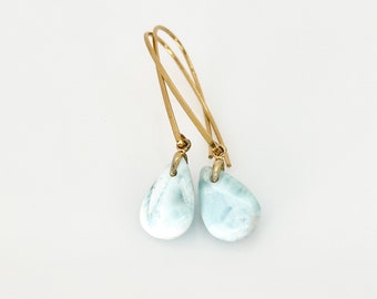 Pendientes naturales Larimar, pendientes Larimar Gold Vermeil, pendientes colgantes colgantes Larimar, pendientes nupciales, joyas de verano, regalo para ella