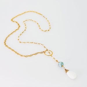 Weißer Opal Lariat Halskette, Weißer Opal und Larimar Lariat Gold Halskette, Multi Edelstein Halskette, Schmuck, Unikat Bild 1