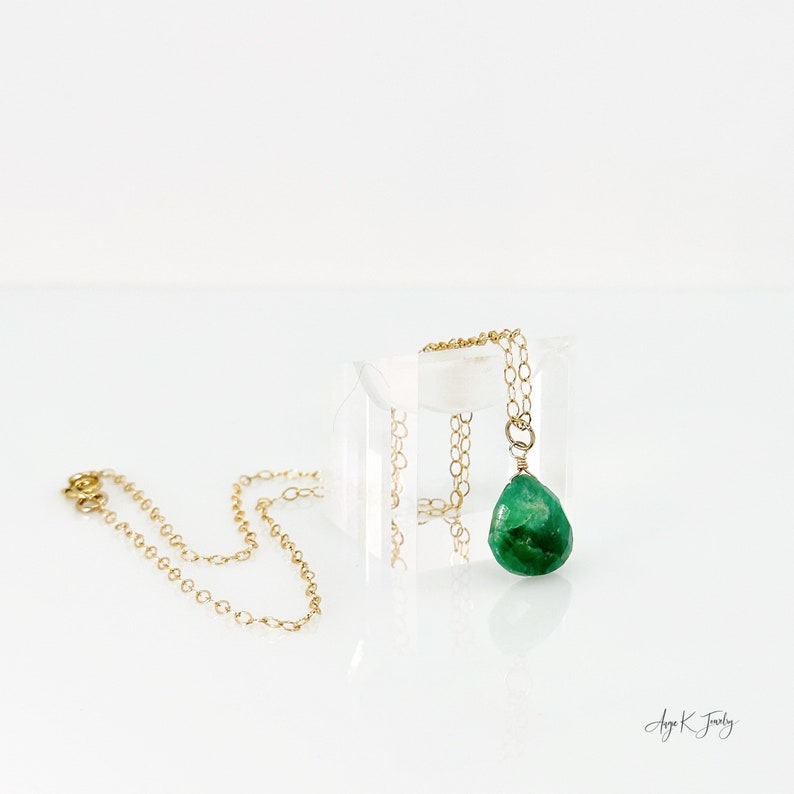 Collar de piedra preciosa esmeralda, collar colgante de gota relleno de oro esmeralda facetada de 14 KT, joyería de piedra de nacimiento de mayo, regalo para ella, regalo de joyería único imagen 8