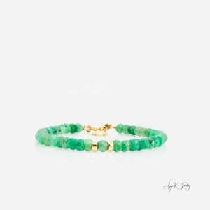 Emerald Bracelet, Emerald 14KT Gold Filled Sun Charm Bracelet, May Birthstone Jewelry, Gemstone Beaded Bracelet, Unique Jewelry Gift for Her immagine 3