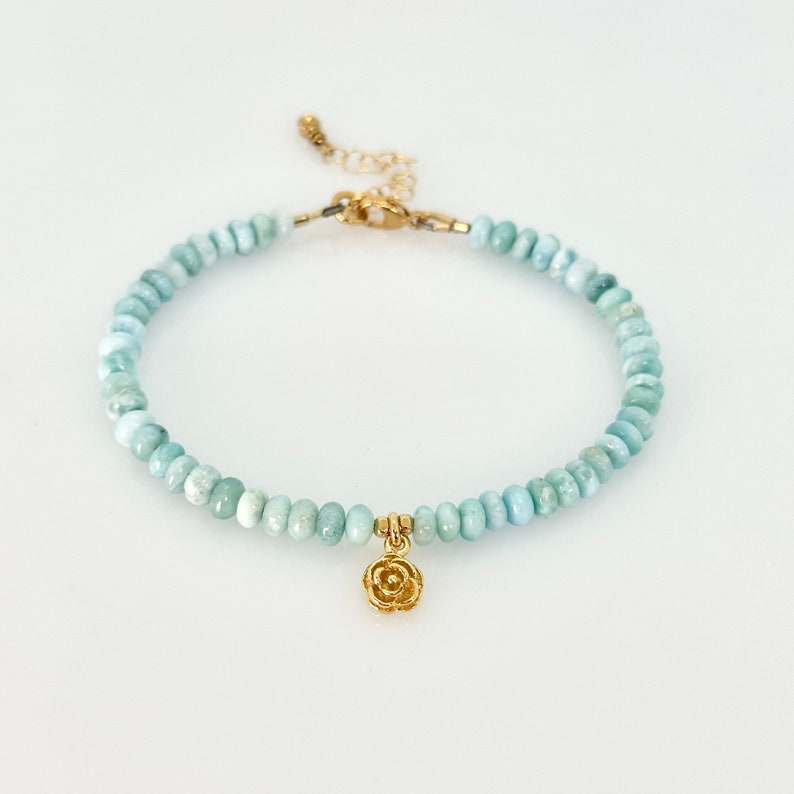 Bracelet en larimar bleu, bracelet à breloques larimar naturel dominicain en or vermeil, bracelet en perles de larimar AAA , bijoux de mariée, bijoux de plage image 1