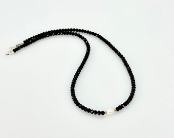 Collar de perlas de agua dulce blancas de espinela negra facetada, collar de capas de plata, regalos de joyería, collar único en su tipo, regalo de aniversario