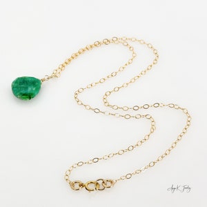 Collar de piedra preciosa esmeralda, collar colgante de gota relleno de oro esmeralda facetada de 14 KT, joyería de piedra de nacimiento de mayo, regalo para ella, regalo de joyería único imagen 7