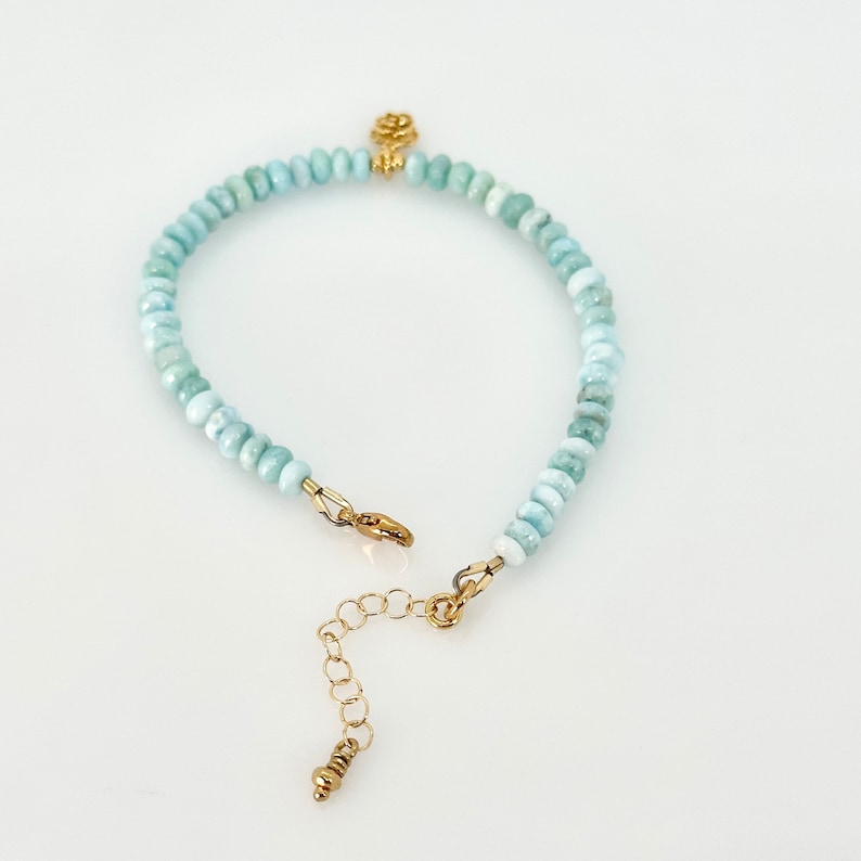 Bracelet en larimar bleu, bracelet à breloques larimar naturel dominicain en or vermeil, bracelet en perles de larimar AAA , bijoux de mariée, bijoux de plage image 3