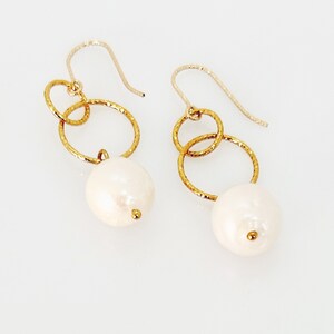 White Baroque Pearl Earrings, Pearl Gold Vermeil Sparkle Earrings, Natural Pearl Dangle Earrings, Bridal Earrings, Jewelry Gift zdjęcie 6