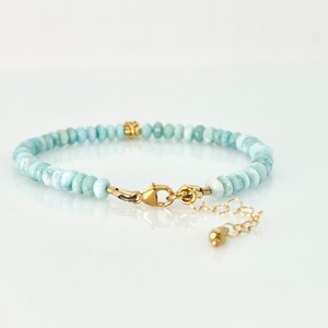 Bracelet en larimar bleu, bracelet à breloques larimar naturel dominicain en or vermeil, bracelet en perles de larimar AAA , bijoux de mariée, bijoux de plage image 4