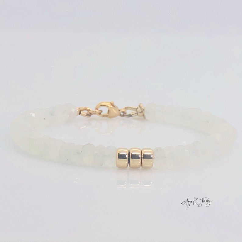 Maansteen armband, gefacetteerde regenboog maansteen 14KT goud gevulde maan bedelarmband, stressverlichting, stapelarmband, betekenisvolle geschenken afbeelding 2