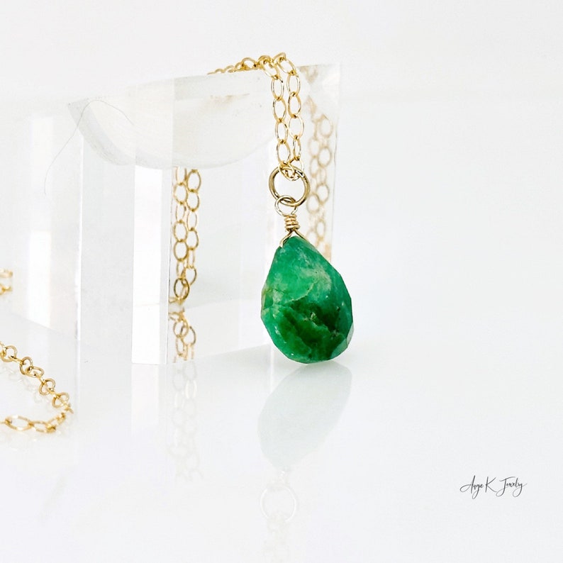 Collar de piedra preciosa esmeralda, collar colgante de gota relleno de oro esmeralda facetada de 14 KT, joyería de piedra de nacimiento de mayo, regalo para ella, regalo de joyería único imagen 5