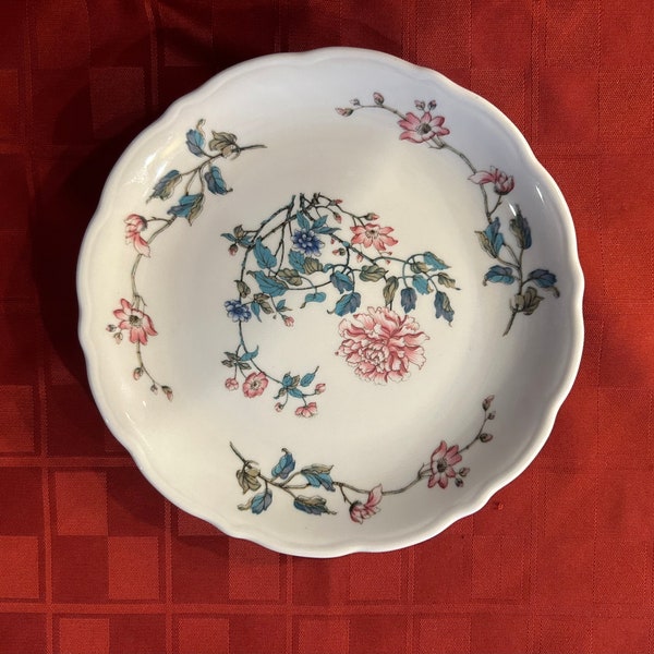 Summerdale 7 1/2-inch scalloped Syracuse China Plate