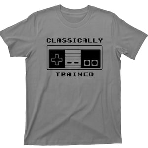 T Shirt classicamente addestrata - Anni '80 anni '90 Vintage Classic Retro Cartuccia Sistemi console per videogiochi TShirt grafico