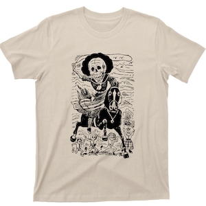 Calavera De La Adelita T-shirt - Berömd mexikansk revolutionskonstnär Jose Guadalupe Posada Soldaderas kvinnlig soldatkonstverk grafisk T-shirt