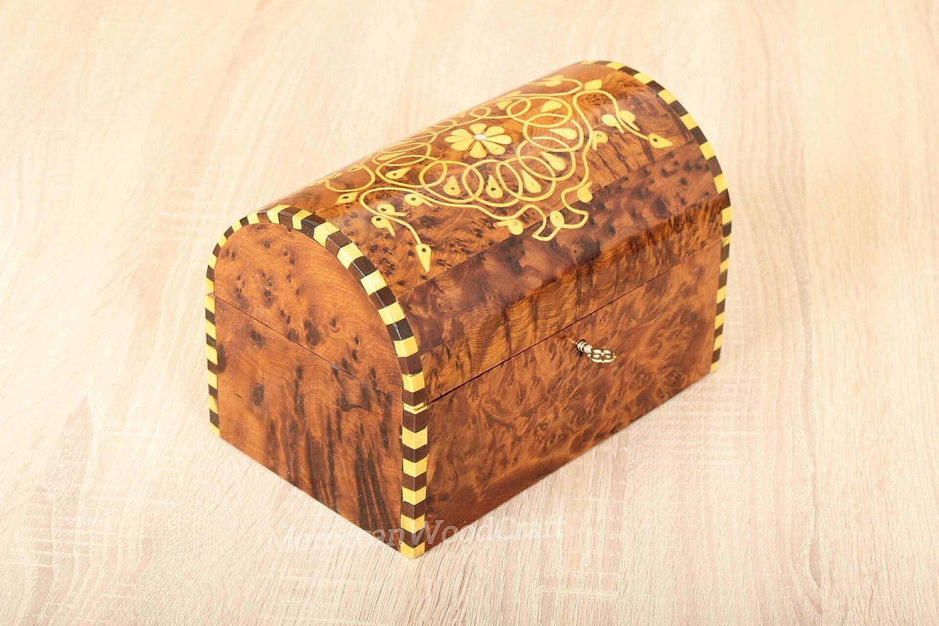 Thuya Wooden box with key Storage 9x5.6x6inch - thuya wood for decoration - Earring organizer - Engraved Gift Box - Keepsak