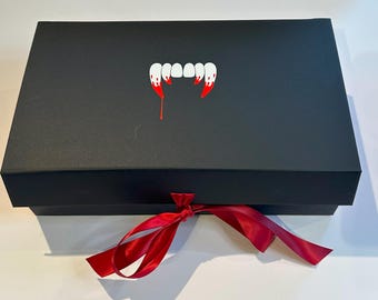 Halloween Gift Box: Dracula Teeth Design, Magnetic Closure (185mm x 160mm x 60mm)