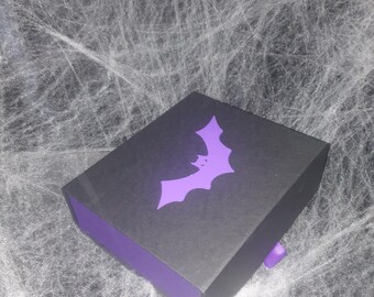 Hallowe'en gift box - Purple bat - ready to fill and scare.... 185mm x 160mm x 60mm