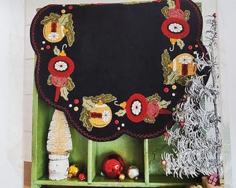 Wool Applique BUTTERMILK BASIN Baubles & Pines Mat ornaments Christmas