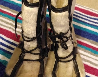 Rare Vintage 60s Yodelers Platform Lace Up Off White Boho Hippie Winter Boots Womens Sz 7.5