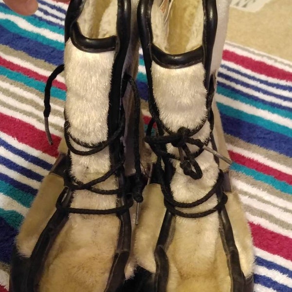Rare Vintage 60s Yodelers Platform Lace Up Off White Boho Hippie Winter Boots Womens Sz 7.5