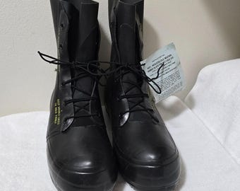 VTG BATA Mickey Mouse Black Rubber Bunny Boots Mens Sz 10N USA Extreme 1980s