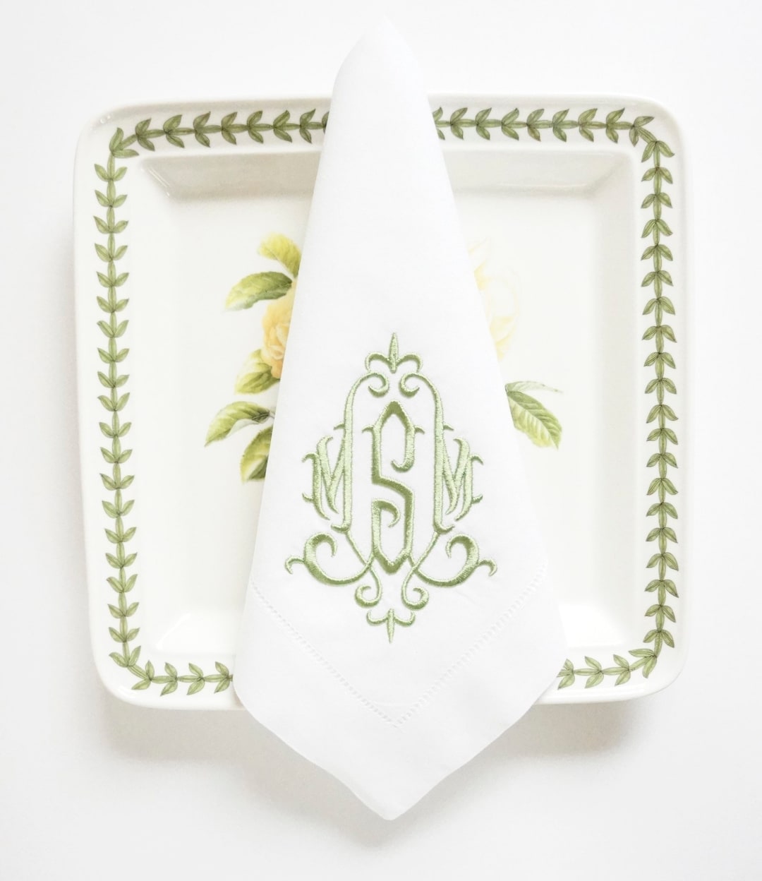 Monogrammed Cloth Napkins, ELEGANT FONT Embroidered Custom Napkins