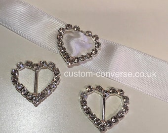 Hebillas deslizantes con dije de corazón de cristal plateado para cordones (1 par, 2 corazones)