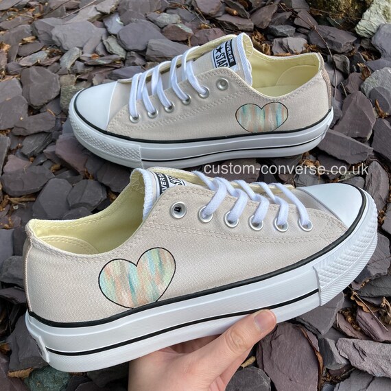 sammen hvidløg kontroversiel Earth Tone Heart Beige Platform Converse Trainers - Etsy