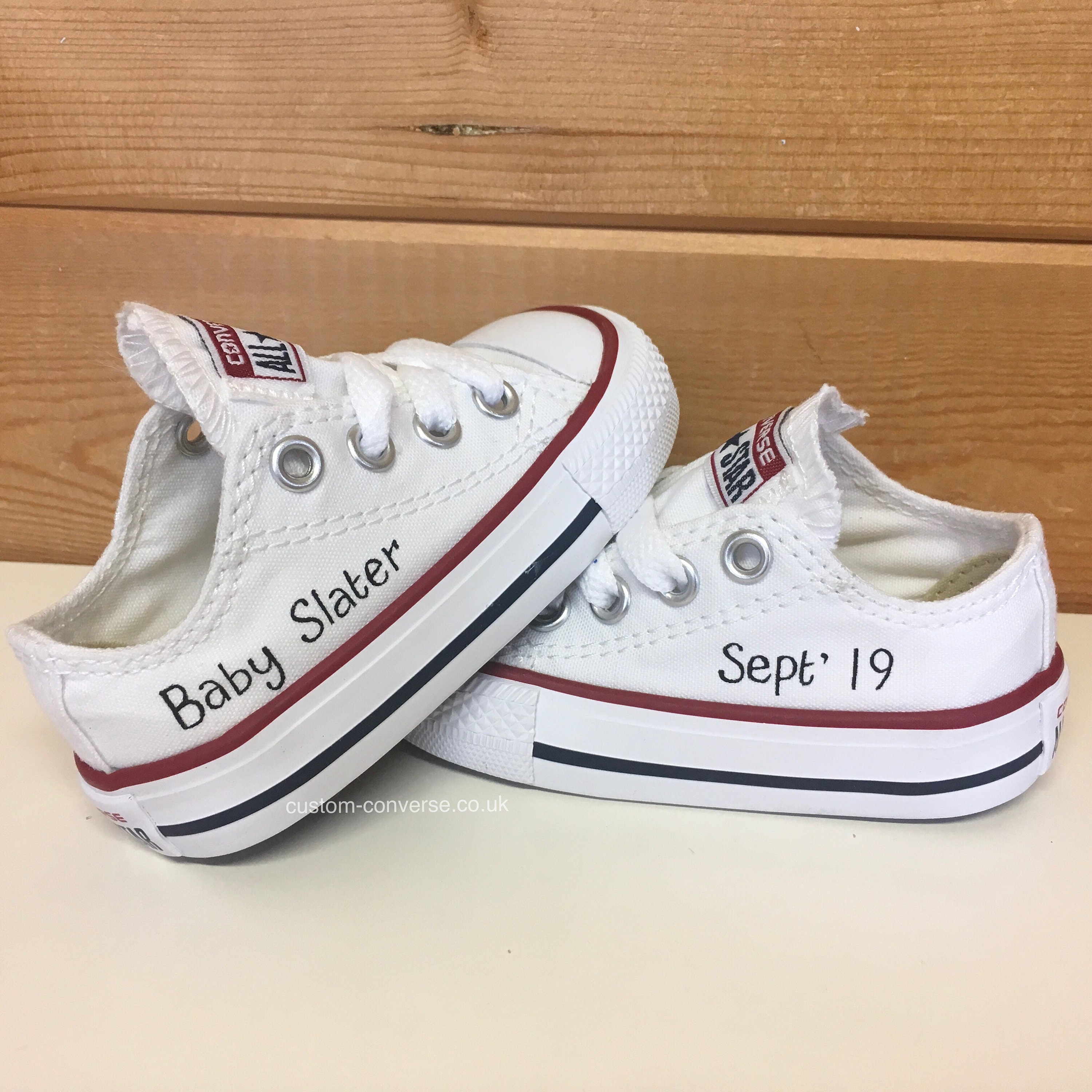 hastighed mikrobølgeovn Skrive ud Kids Personalised Hand Painted Converse Trainers White Low - Etsy