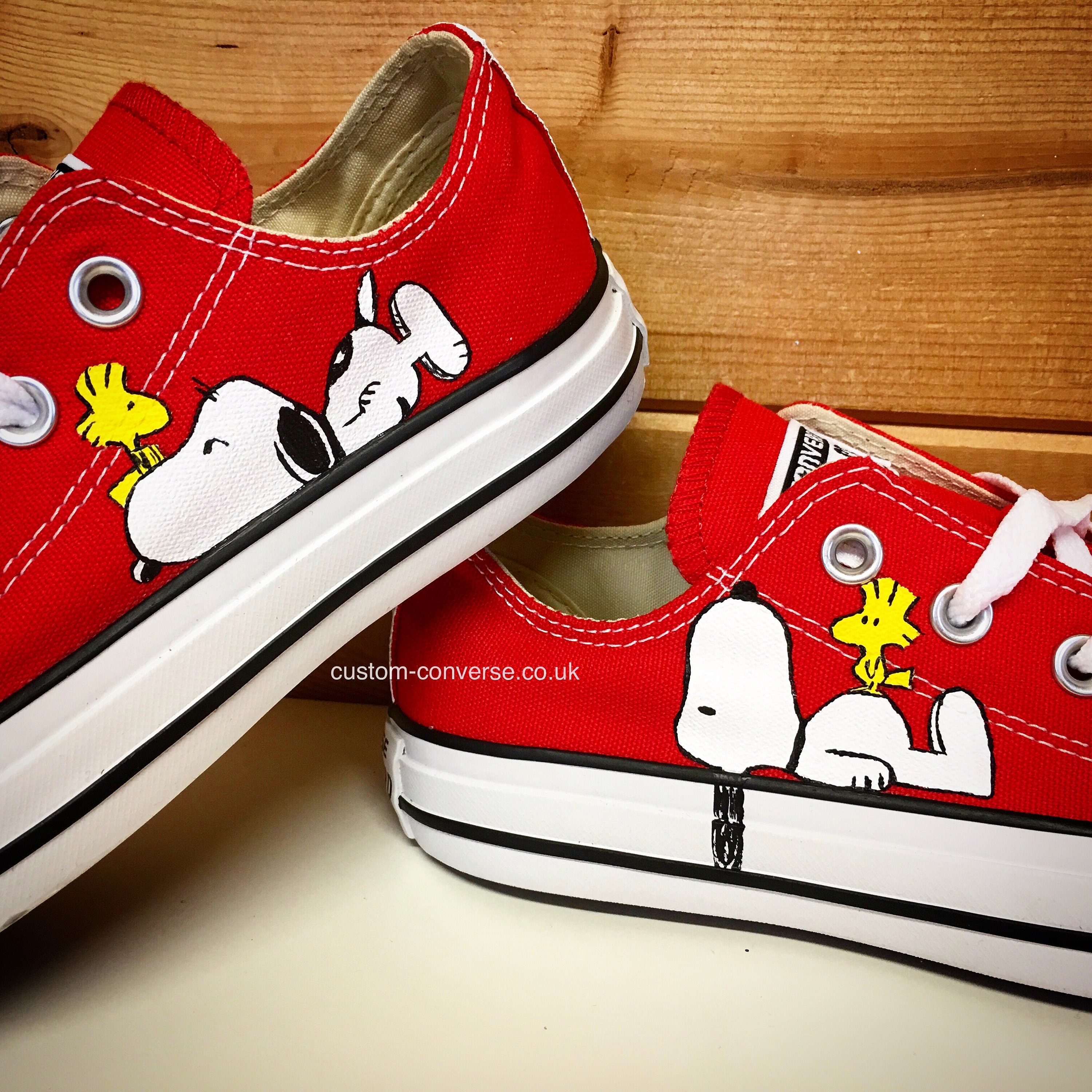 extraño Mujer Teleférico Red Snoopy Custom Converse - Etsy España