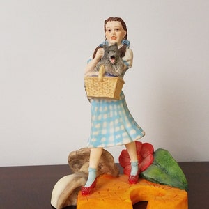 Dave Grossman Dorothy of Oz figurine 1989 Beginning her journey on the Yellow Brick Road carrying Toto in a basket
