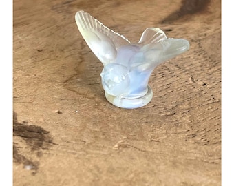 Sabino Paris France Opalescent Glass Flying Bird Dove Figurine Signed  1.5"