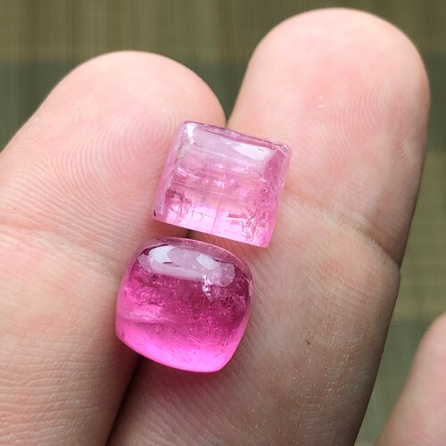 15 carats pink tourmaline cabochon. Tourmaline cabochons. Tourmaline pair , tourmaline shops gems, tourmaline rose cuts,