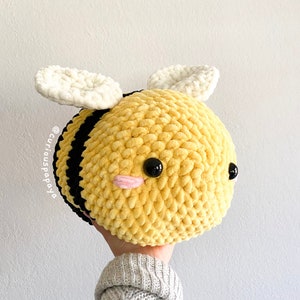 Giant Bee Crochet Pattern image 4