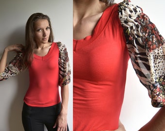 Rode vintage top uit de jaren 90: mouwen met dierenbloemenprint, maat Small