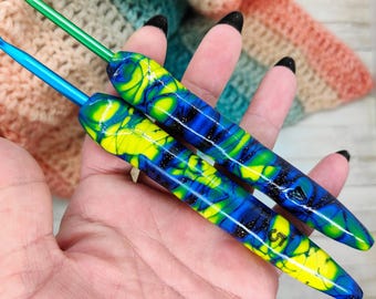 Handmade Ergonomic Crochet Hook: Abstract Polymer Clay Handle, 4mm/5mm