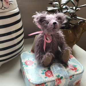 L'ourson en mohair fait main William lilac