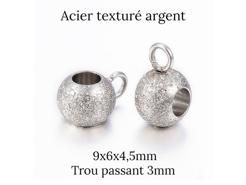 K&ouml;nnte beinhalten: Zwei silberne, strukturierte Metallperlen mit einem Loch zum Einf&auml;deln. Jede Perle misst 9 mm x 6 mm x 4,5 mm und hat ein 3 mm Loch.