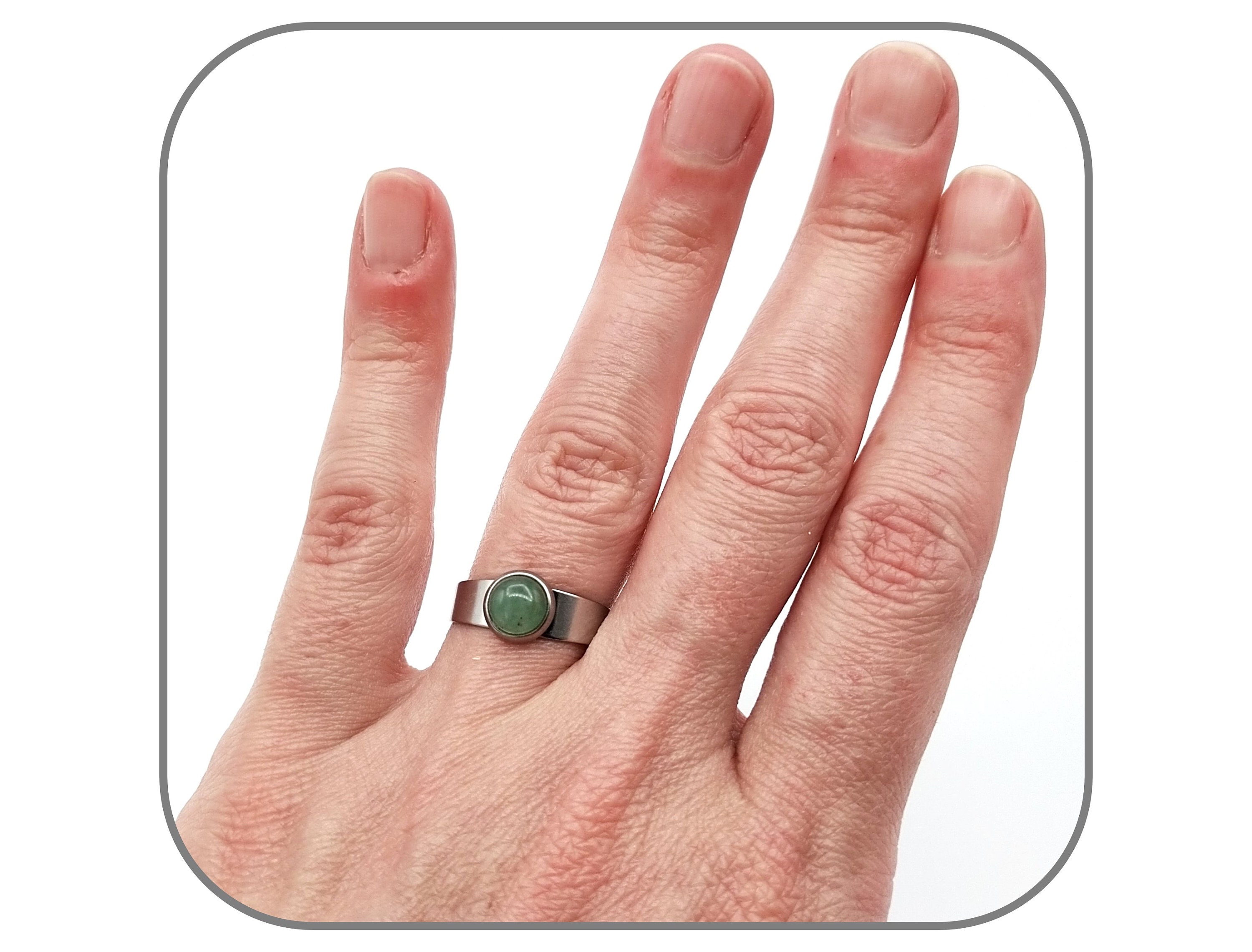 Bague Vintage Plaqué Or Avec Fleur Et Pierre Rouge Cabochon - Taille 53/54 - Occasion