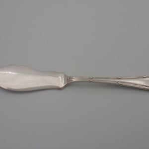 Vintage Mappin & Webb Silver Plated Butter Knife Spreader with Decorative Design. Lovely Condition