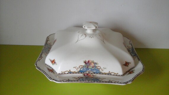 1940年代、ヒューズ・ロングポート作の蓋付きサービングディッシュ