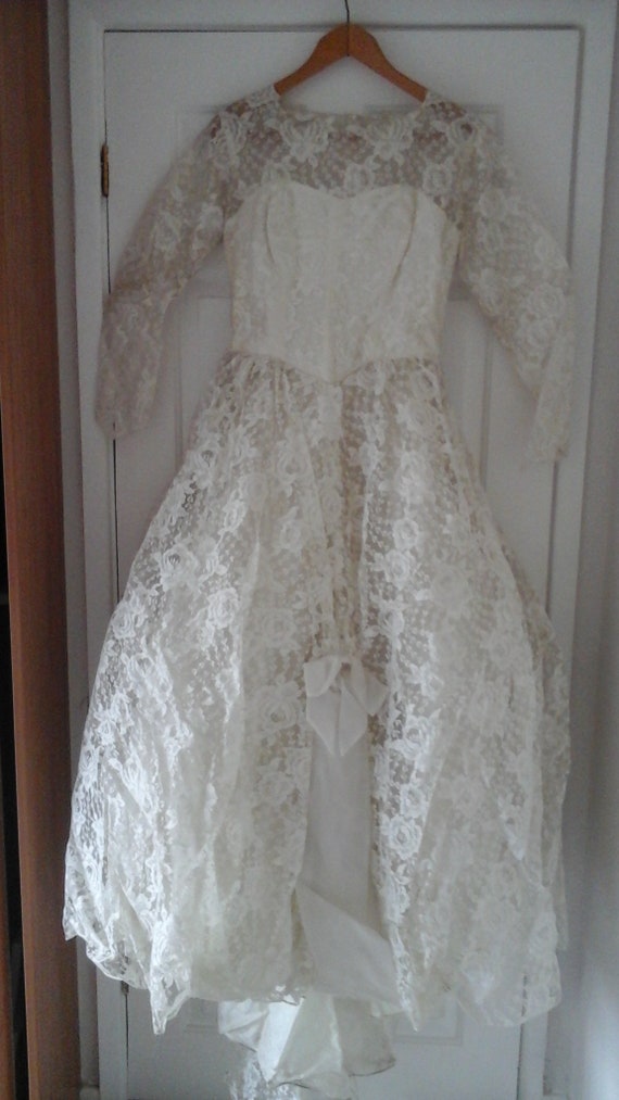 Vintage Wedding Dress in White Chantilly Lace 1960
