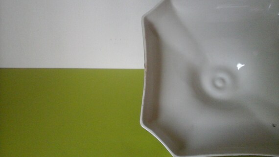 1940年代、ヒューズ・ロングポート作の蓋付きサービングディッシュ